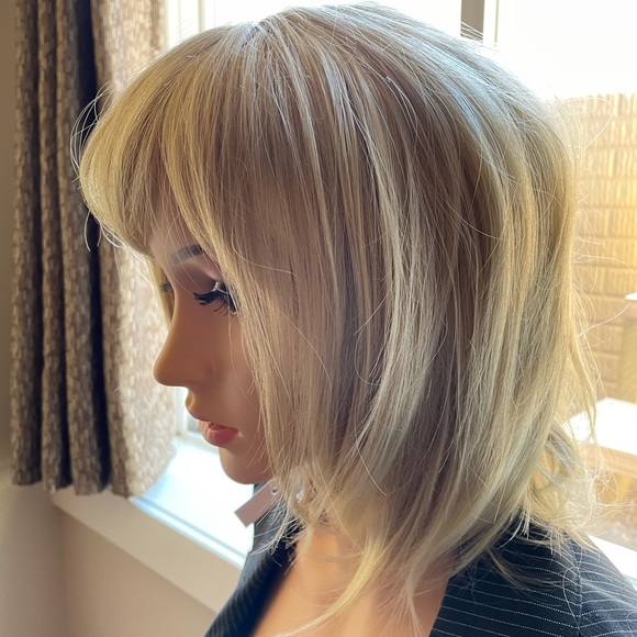 NWT 12” pale honey blonde highlights ash with bangs short bob wig natural look - Picture 6 of 16